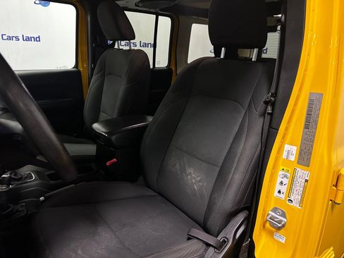 Used 2019 Jeep Wrangler Unlimited Sport image 11