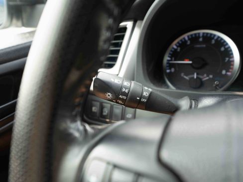 Used 2019 Toyota Highlander Plus AWD/4WD image 13