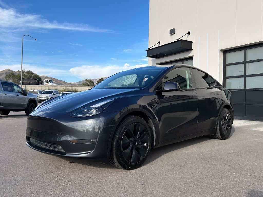 Used 2024 Tesla Model Y Long Range AWD/4WD image 2