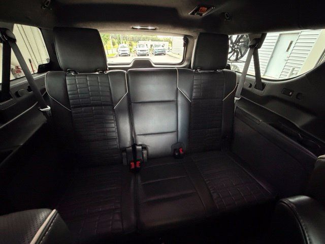 Used 2023 Cadillac Escalade ESV Premium Luxury Platinum AWD/4WD image 32