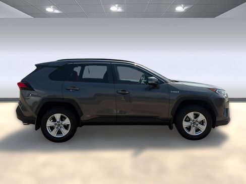 Used 2021 Toyota RAV4 XLE w/ Convenience Package AWD/4WD image 8