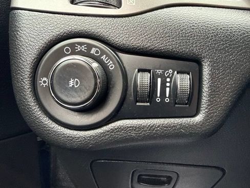Certified 2022 Jeep Cherokee Latitude Lux AWD/4WD image 25