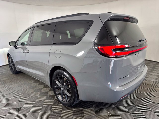 Used 2025 Chrysler Pacifica Limited FWD image 6