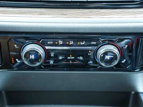 Used 2022 Chevrolet Silverado 1500 LT Trail Boss w/ Convenience Package II image 33