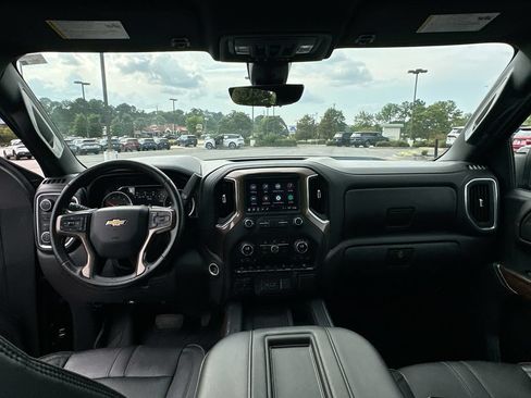 Used 2021 Chevrolet Silverado 1500 High Country w/ Technology Package AWD/4WD image 3