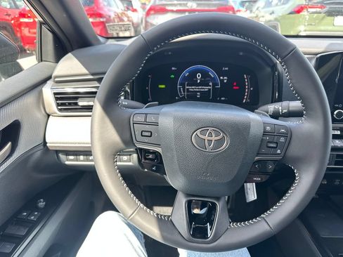 Used 2026 Toyota Camry SE FWD image 12