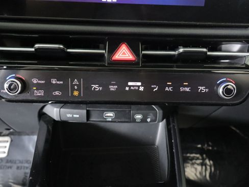 Used 2023 Kia Niro SX Touring FWD image 15