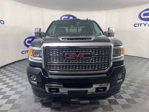 Used 2019 GMC Sierra 3500 Denali w/ Duramax Plus Package image 9