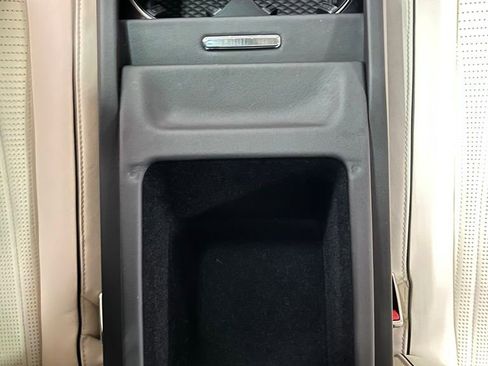 Used 2022 Bentley Flying Spur V8 image 36