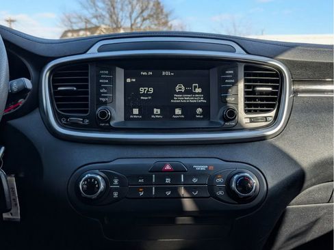 Used 2020 Kia Sorento LX image 21