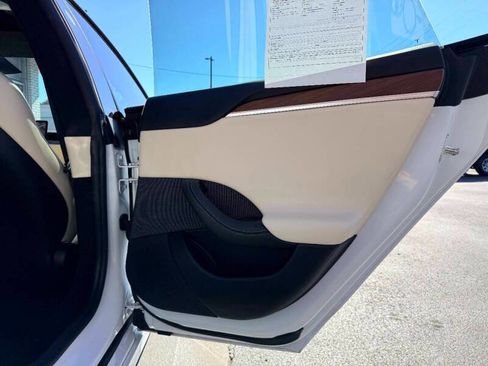 Used 2021 Tesla Model S Plaid image 32