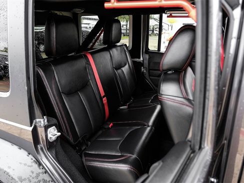 Used 2017 Jeep Wrangler Unlimited Rubicon image 36