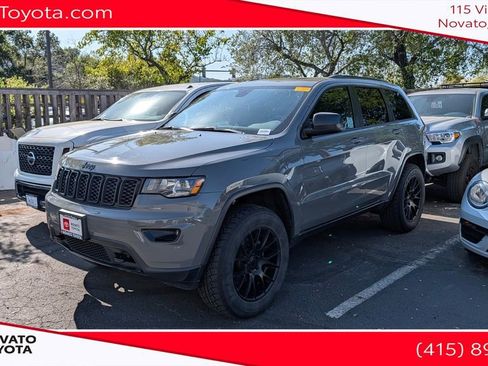Used 2019 Jeep Grand Cherokee Laredo image 1