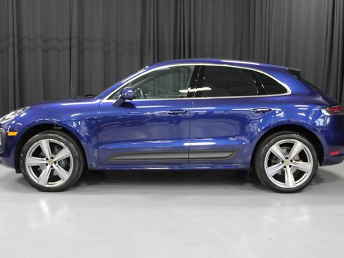 Certified 2025 Porsche Macan image 2