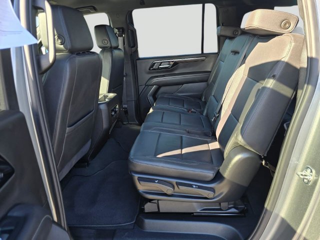 Used 2025 Chevrolet Suburban Z71 AWD/4WD image 18