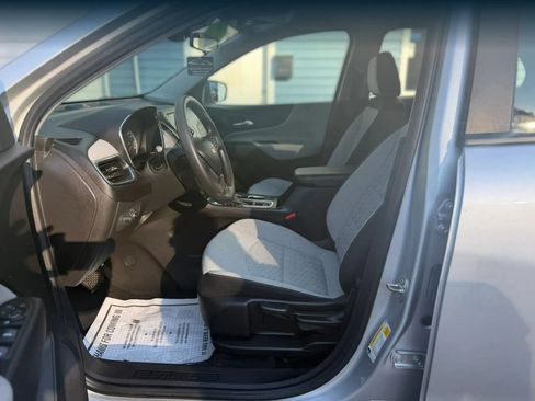 Used 2022 Chevrolet Equinox LS AWD/4WD image 9