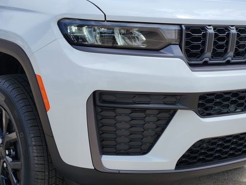 New 2026 Jeep Grand Cherokee L 4WD image 9