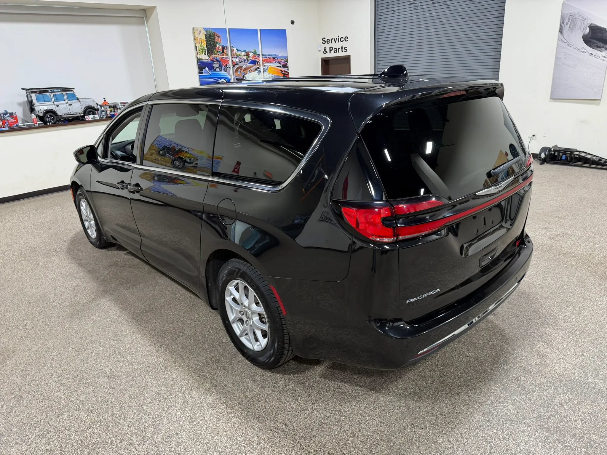 Used 2023 Chrysler Pacifica Touring-L FWD image 19