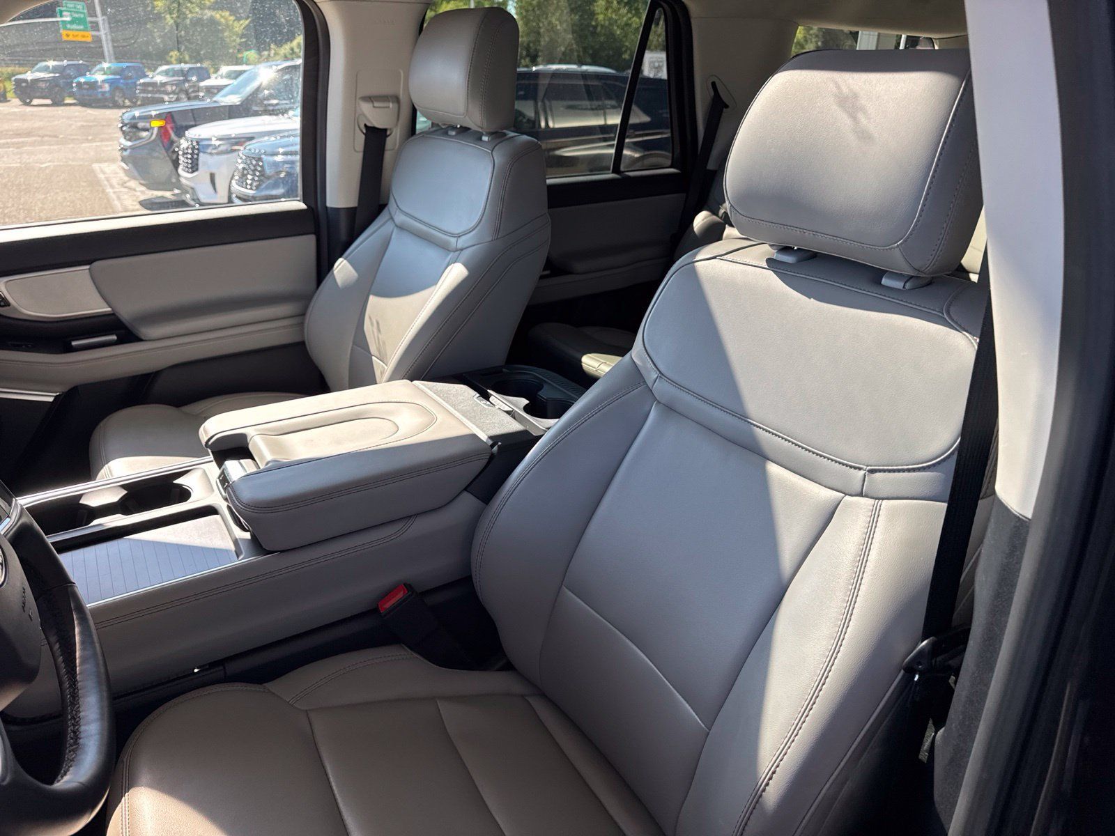 Used 2025 Ford Expedition Active AWD/4WD image 24