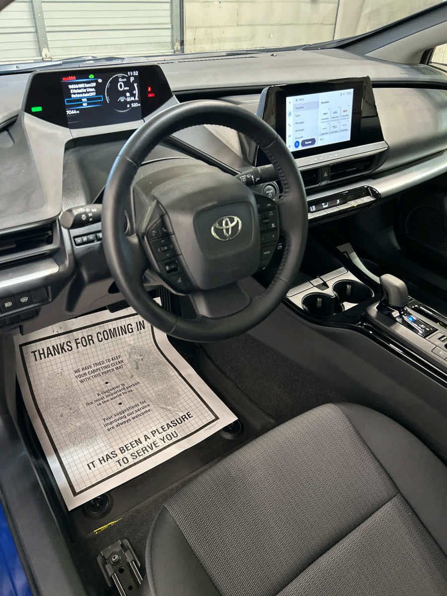 Used 2025 Toyota Prius LE FWD image 8