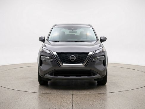 Used 2025 Nissan Rogue SV image 2