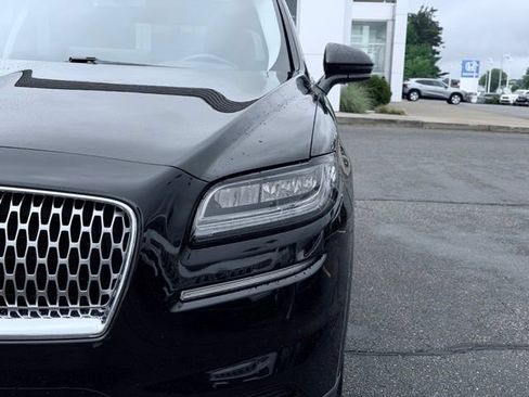 Used 2022 Lincoln Nautilus Reserve AWD/4WD image 3