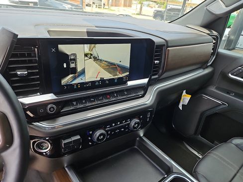 Used 2024 Chevrolet Silverado 2500 High Country w/ Technology Package AWD/4WD image 15