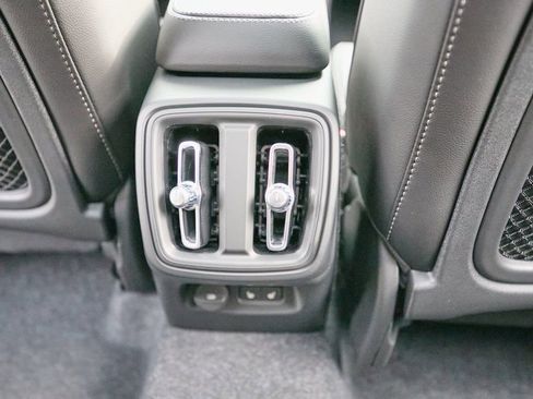 New 2026 Volvo XC40 B5 Core w/ Climate Package image 22