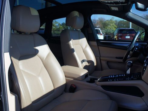 Used 2021 Porsche Macan S image 20