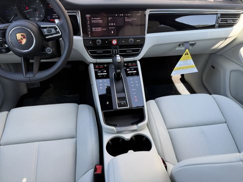 New 2026 Porsche Macan image 17