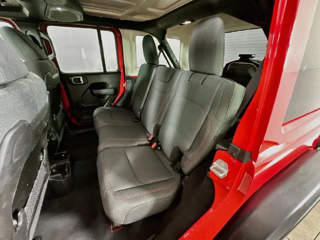 Used 2025 Jeep Wrangler Unlimited Rubicon w/ Convenience Group AWD/4WD image 28