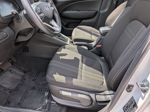 Used 2025 Hyundai Venue SEL FWD image 23
