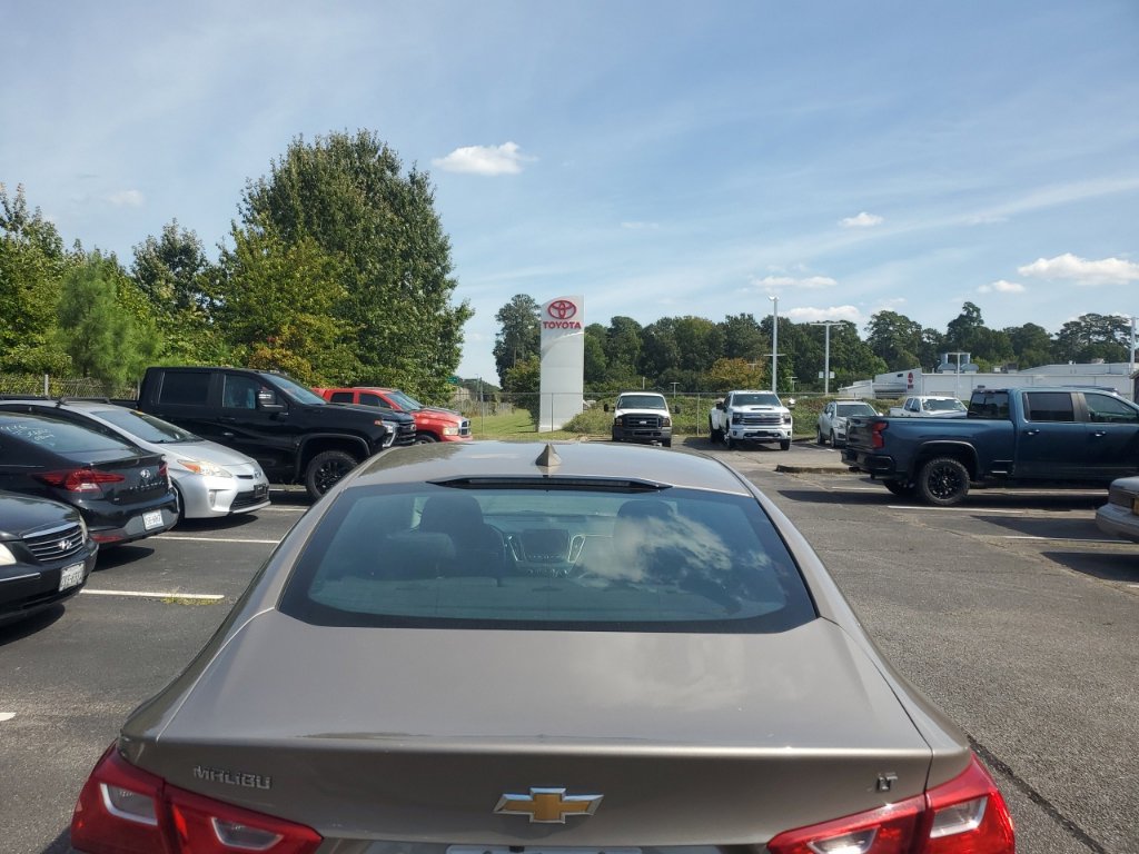 Used 2025 Chevrolet Malibu LT FWD image 4