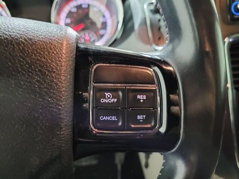 Used 2018 Dodge Grand Caravan SXT image 28