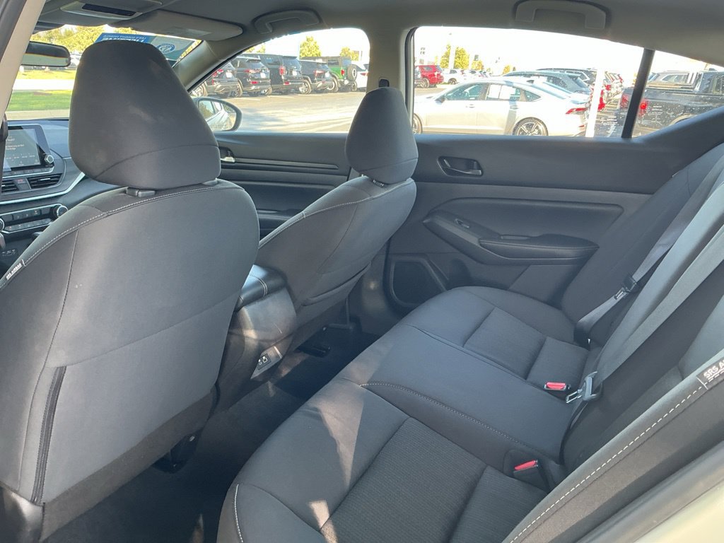 Used 2025 Nissan Altima 2.5 SV FWD image 27