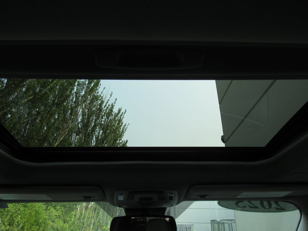 Certified 2025 Toyota Sienna XLE FWD image 31