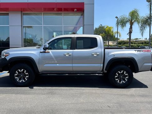 Used 2021 Toyota Tacoma TRD Off-Road w/ Technology Package AWD/4WD image 8