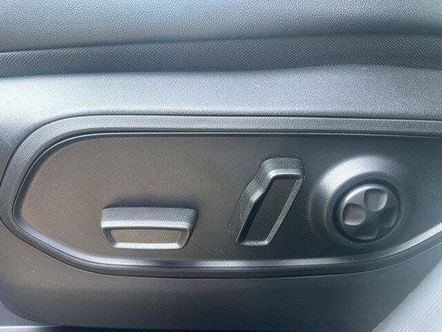 New 2025 Jeep Grand Cherokee Altitude image 6