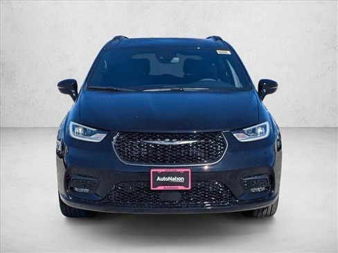 New 2026 Chrysler Pacifica Select image 6
