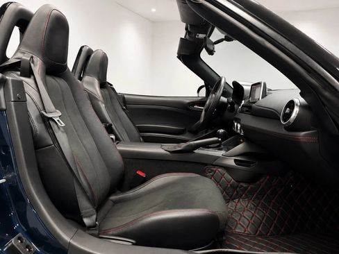 Used 2020 FIAT 124 Spider RWD image 17