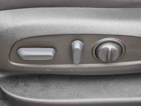 Used 2023 Chevrolet Traverse RS image 49