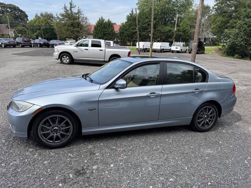 Used 2011 BMW 328i xDrive Sedan w/ Premium Pkg 2 AWD/4WD image 3