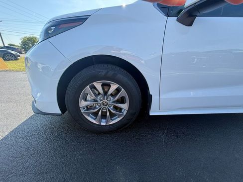 Used 2025 Toyota Sienna LE w/ LE Plus Package image 11