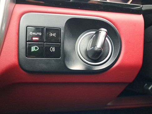 Used 2021 Porsche Cayenne image 25