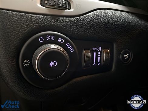 Used 2017 Jeep Cherokee Overland w/ Technology Group image 28