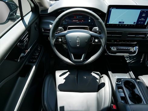 Used 2025 Lincoln Corsair Reserve w/ Equipment Group 202A AWD/4WD image 13