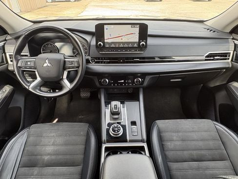 Used 2024 Mitsubishi Outlander AWD image 26