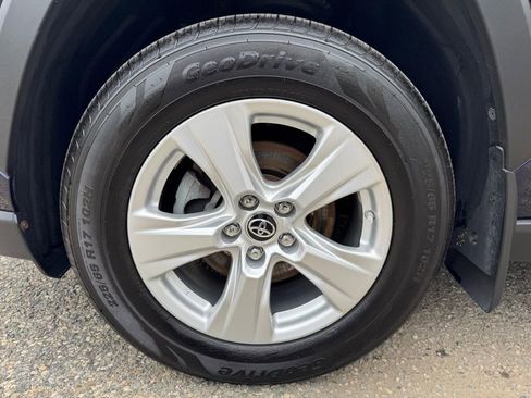 Used 2019 Toyota RAV4 XLE w/ All Weather Liner Package AWD/4WD image 10