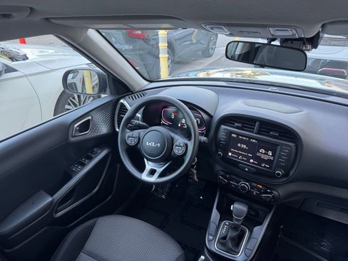 Used 2025 Kia Soul LX w/ LX Technology Package image 32