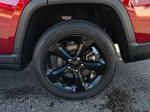 Used 2023 Jeep Grand Cherokee L Laredo image 13